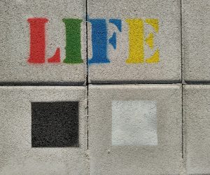 Cleaning graffiti