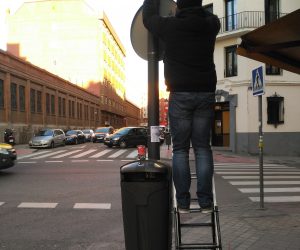 Installation of passive air sampling tubes in Madrid