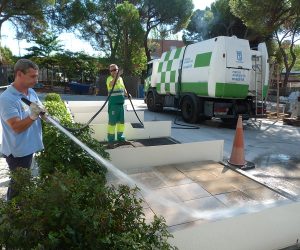 Cleaning the platforms